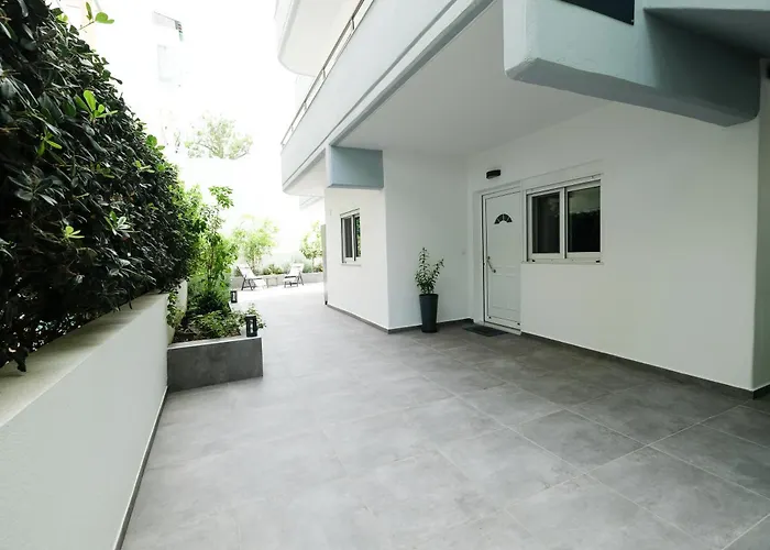 Rhodes Retreat: Modern Comfort In Serene Luxury Apartment *