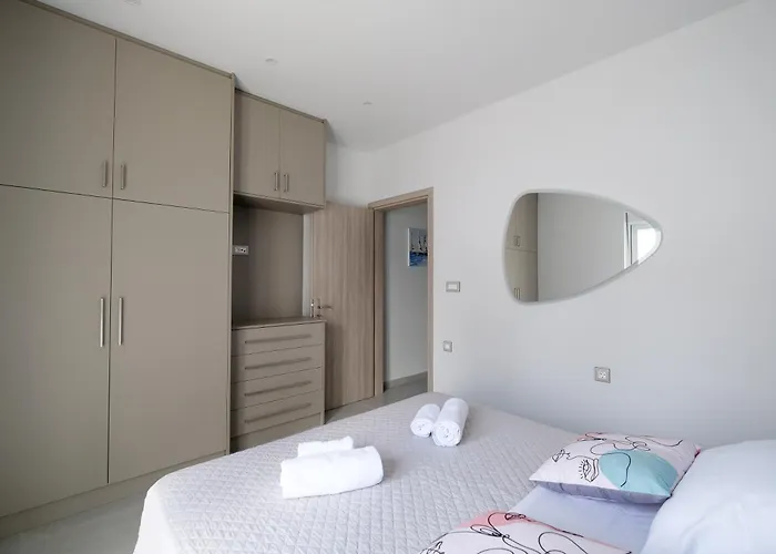 Rhodes Retreat: Modern Comfort In Serene Luxury Apartment
