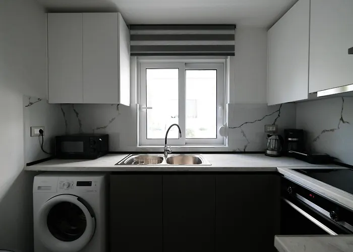 Rhodes Retreat: Modern Comfort In Serene Luxury Apartment *