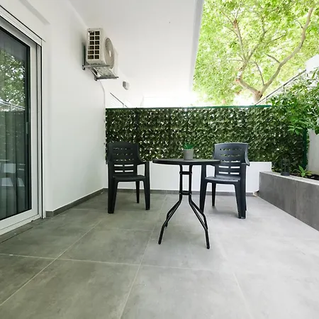 Rhodes Retreat: Modern Comfort In Serene Luxury Apartman Rhodes City