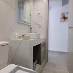 Rhodes Retreat: Modern Comfort In Serene Luxury עיר רודוס