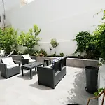 דירה Rhodes Retreat: Modern Comfort In Serene Luxury