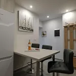 Rhodes Retreat: Modern Comfort In Serene Luxury עיר רודוס