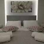 Rhodes Retreat: Modern Comfort In Serene Luxury דירה עיר רודוס
