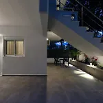 דירה Rhodes Retreat: Modern Comfort In Serene Luxury *