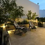 Rhodes Retreat: Modern Comfort In Serene Luxury דירה עיר רודוס