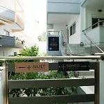 דירה Rhodes Retreat: Modern Comfort In Serene Luxury *