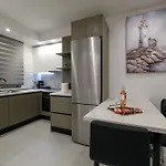 דירה Rhodes Retreat: Modern Comfort In Serene Luxury *