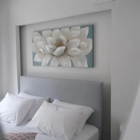 Rhodes Retreat: Modern Comfort In Serene Luxury Lejlighed *