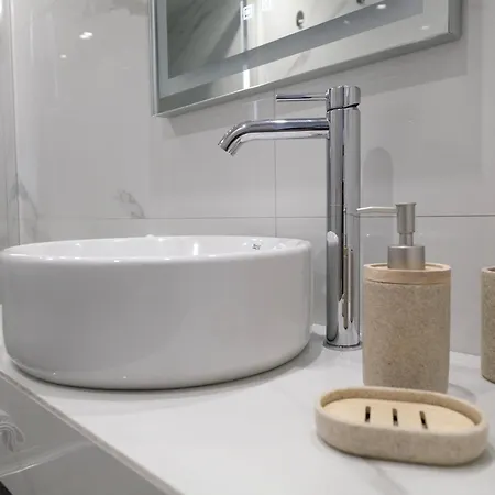 Apartmán Rhodes Retreat: Modern Comfort In Serene Luxury *