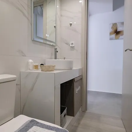 Rhodes Retreat: Modern Comfort In Serene Luxury Rhodes City