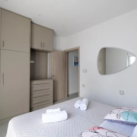 Rhodes Retreat: Modern Comfort In Serene Luxury Apartment