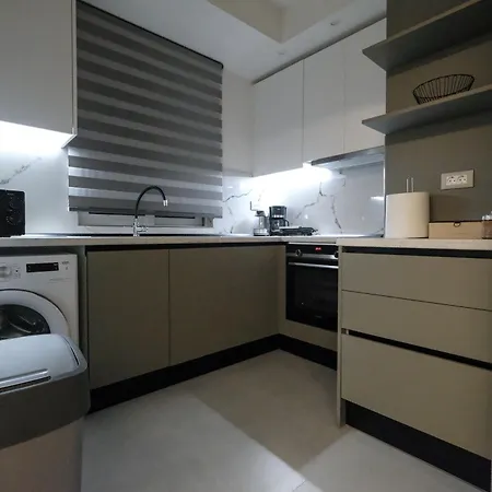 아파트 Rhodes Retreat: Modern Comfort In Serene Luxury