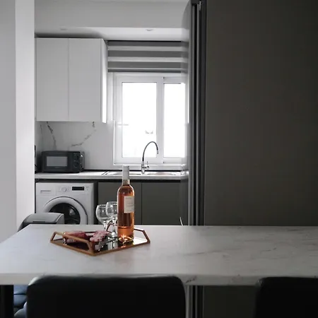 Апартаменты Rhodes Retreat: Modern Comfort In Serene Luxury