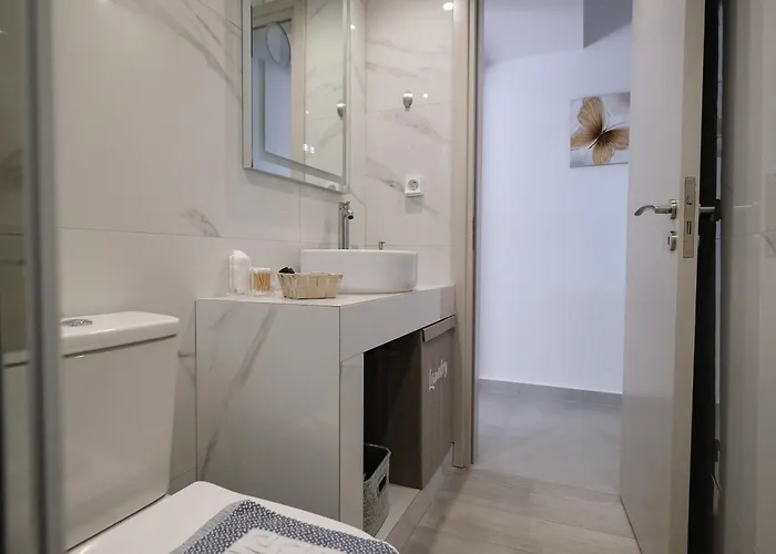 Rhodes Retreat: Modern Comfort In Serene Luxury Rhodes City