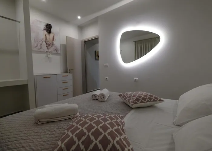 Rhodes Retreat: Modern Comfort In Serene Luxury Apartmán *