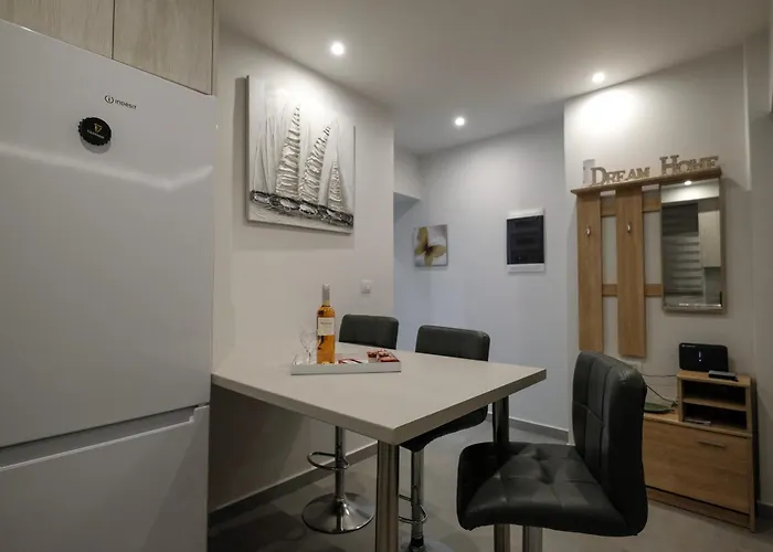 Rhodes Retreat: Modern Comfort In Serene Luxury Rhodes City