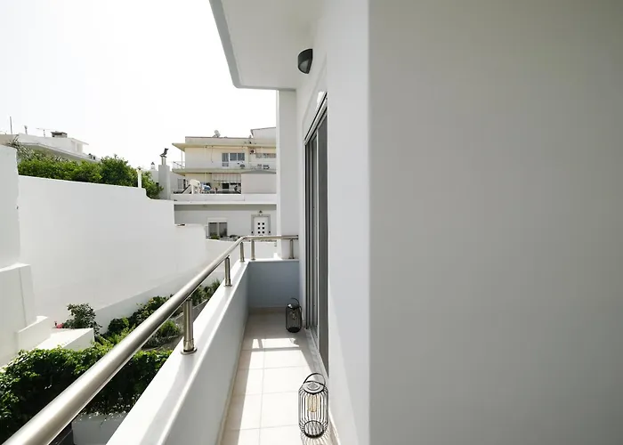 Rhodes Retreat: Modern Comfort In Serene Luxury Rhodes City