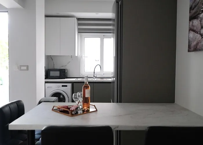 Apartmán Rhodes Retreat: Modern Comfort In Serene Luxury