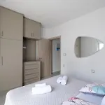 Rhodes Retreat: Modern Comfort In Serene Luxury Lejlighed