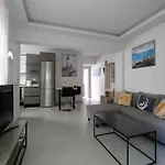 Lejlighed Rhodes Retreat: Modern Comfort In Serene Luxury