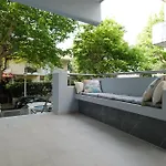 Lejlighed Rhodes Retreat: Modern Comfort In Serene Luxury
